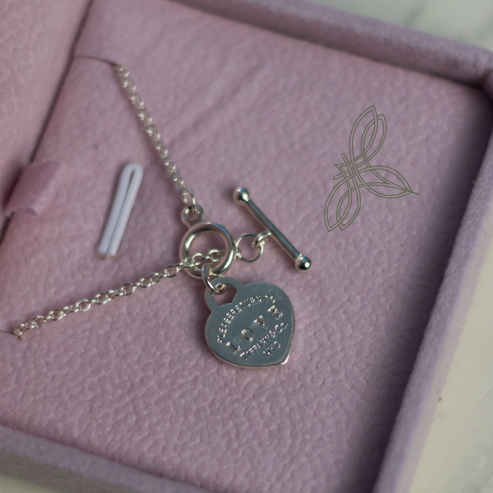 Colar Tiffany & Co. Gravatinha