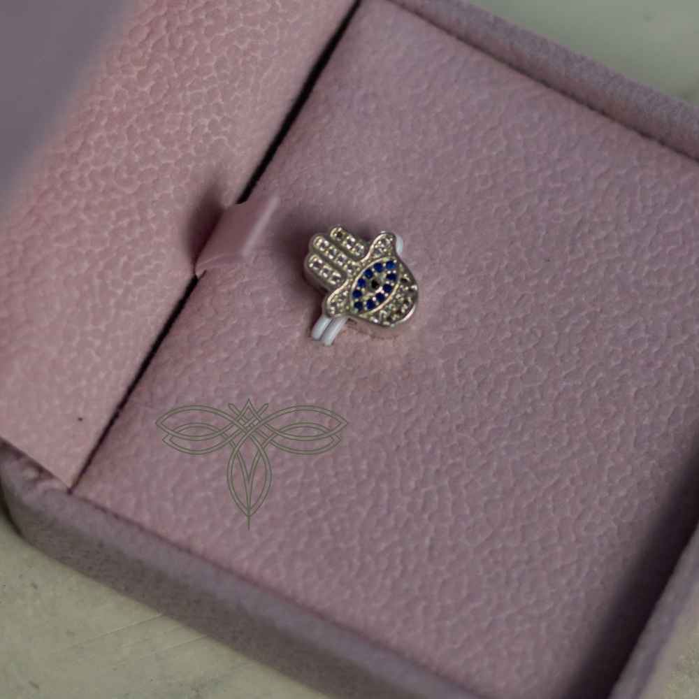 Berloque Mão de Fátima Cravejado